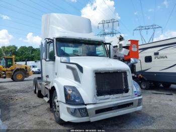  Salvage Volvo Vn