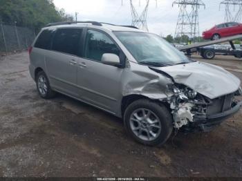  Salvage Toyota Sienna