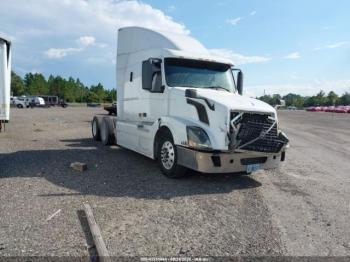  Salvage Volvo Vn