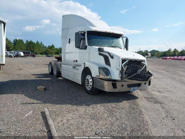  Salvage Volvo Vn