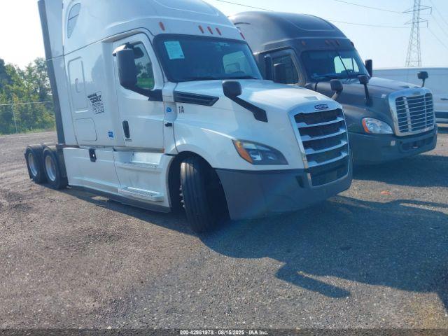  Salvage Freightliner New Cascadia 126