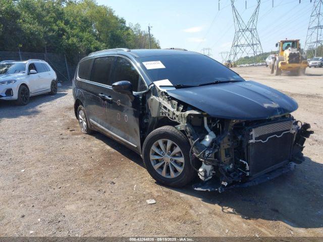  Salvage Chrysler Pacifica