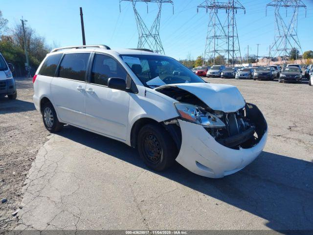  Salvage Toyota Sienna