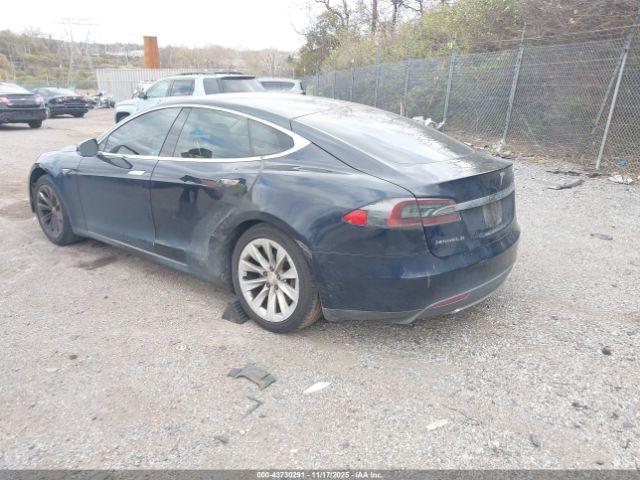 Tesla Model S Image 8