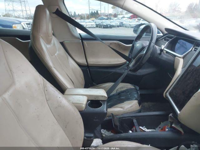 Tesla Model S Image 15