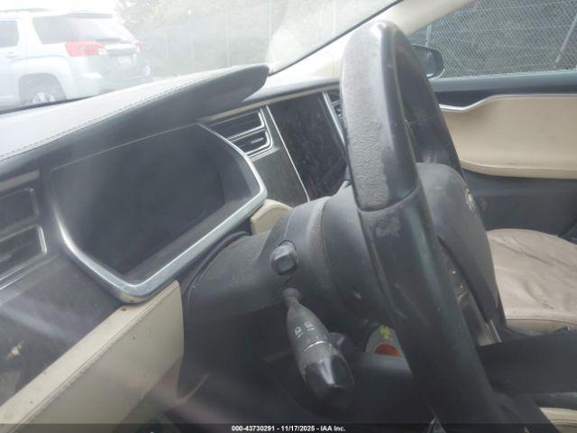 Tesla Model S Image 5