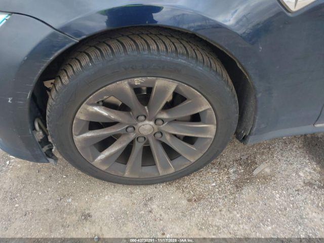 Tesla Model S Image 14