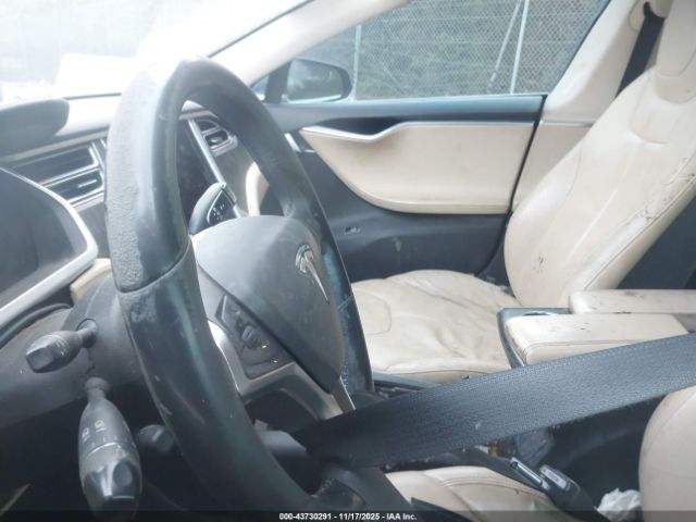 Tesla Model S Image 16