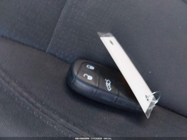 Chrysler 200 Limited Image 11