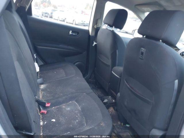 Nissan Rogue S Image 4