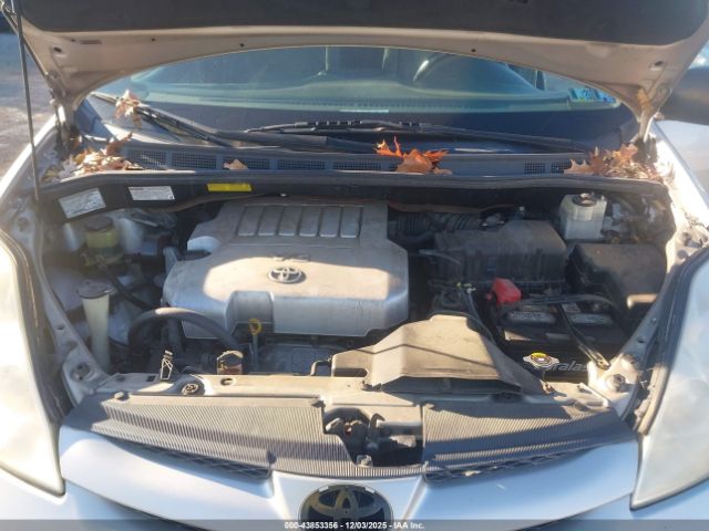 Toyota Sienna Le Image 12