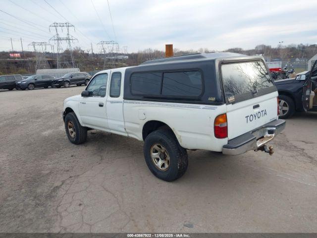 Toyota Tacoma Xtracab Image 5