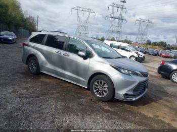  Salvage Toyota Sienna