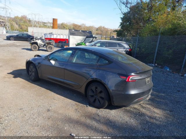 Tesla Model 3 Image 16