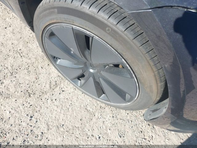 Tesla Model 3 Image 12