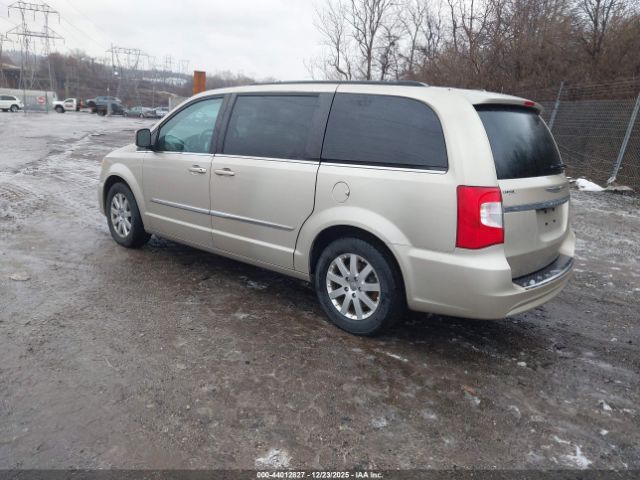 Chrysler Town & Country Touring Image 2