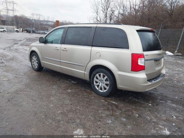 Chrysler Town & Country Touring Image 2