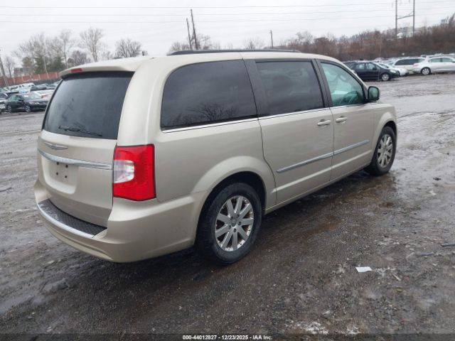 Chrysler Town & Country Touring Image 7