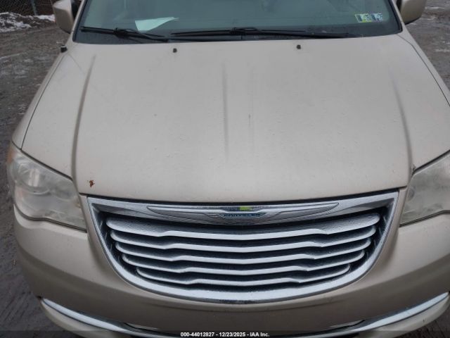 Chrysler Town & Country Touring Image 3
