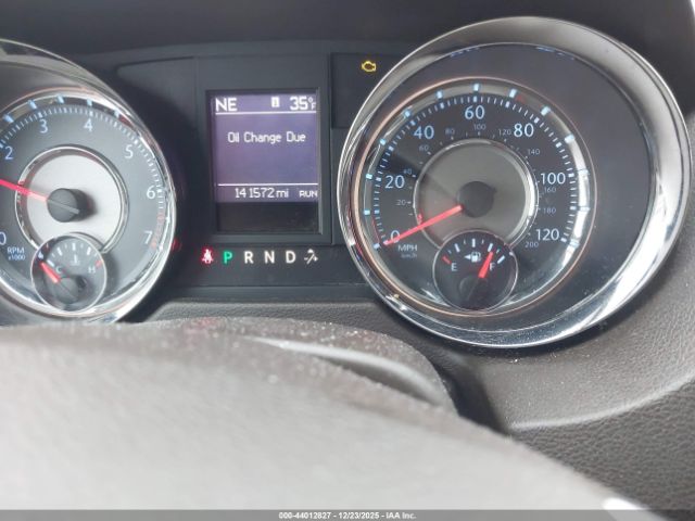 Chrysler Town & Country Touring Image 9