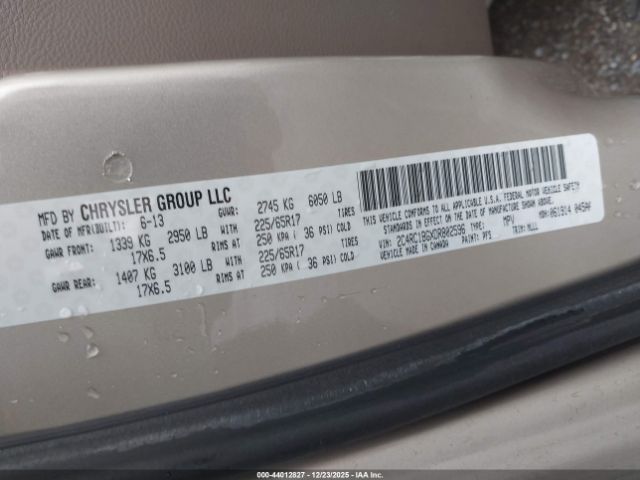 Chrysler Town & Country Touring Image 5