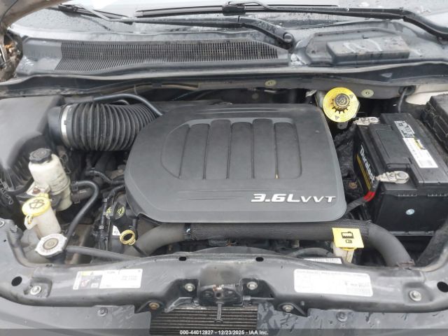 Chrysler Town & Country Touring Image 12