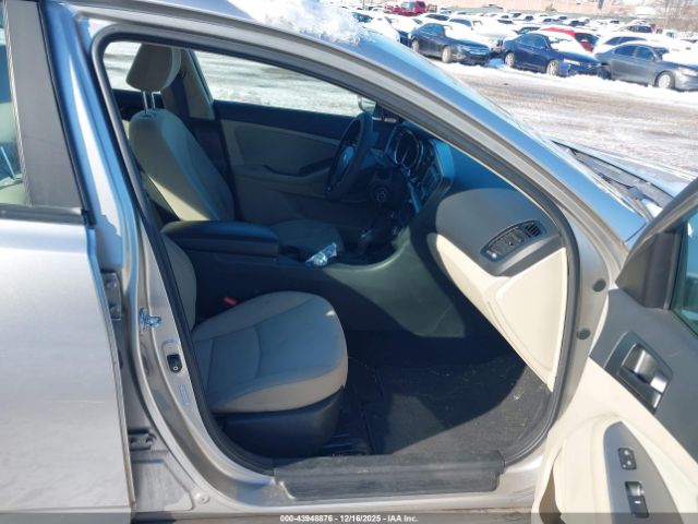 Kia Optima Lx Image 12