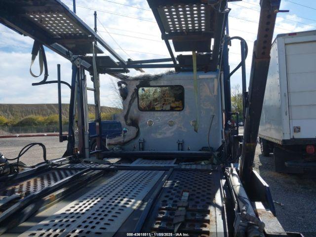 Peterbilt 389 Image 11