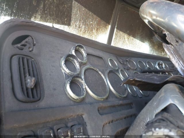 Peterbilt 389 Image 2