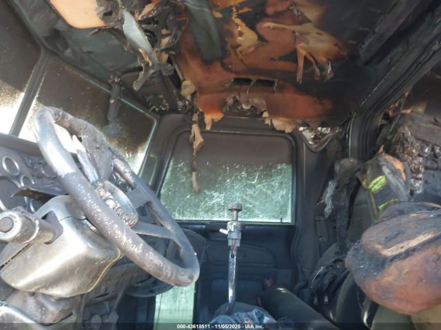 Peterbilt 389 Image 5