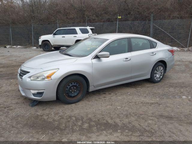 Nissan Altima Image 13