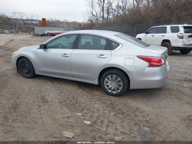 Nissan Altima Image 9