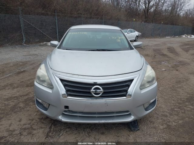 Nissan Altima Image 2