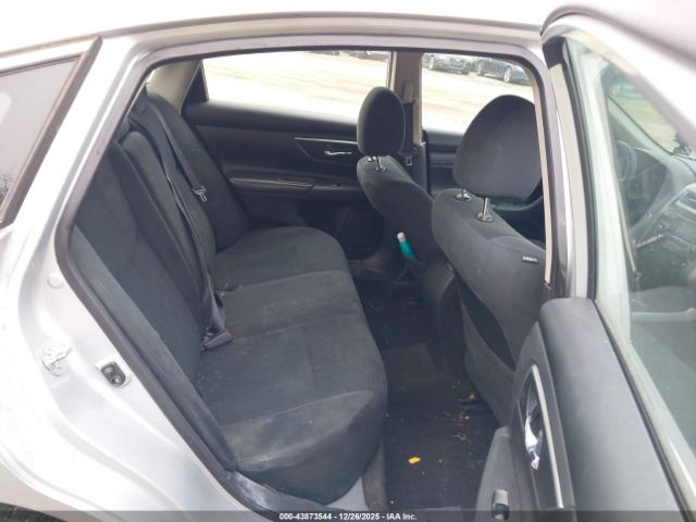 Nissan Altima Image 10