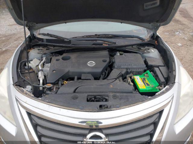 Nissan Altima Image 8