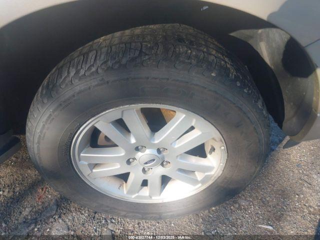 Ford Explorer Eddie Bauer Image 10