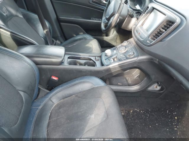 Chrysler 200 S Image 8