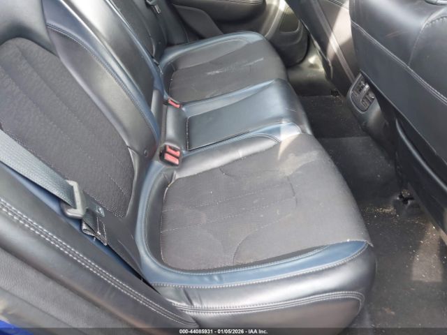 Chrysler 200 S Image 12