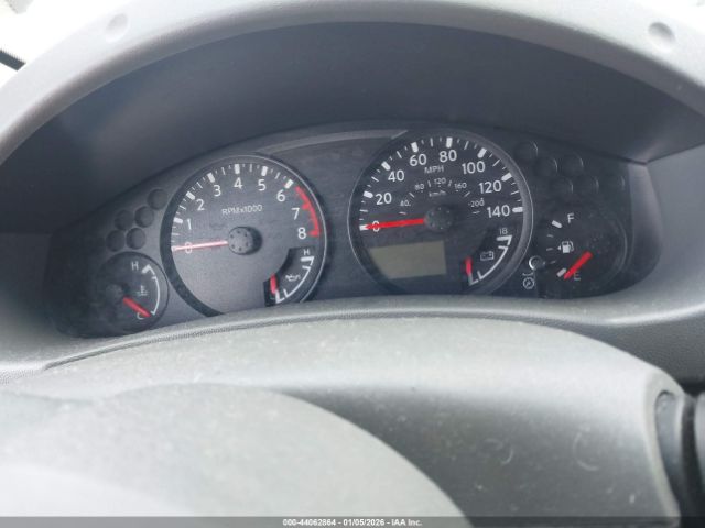 Nissan Frontier Le Image 3