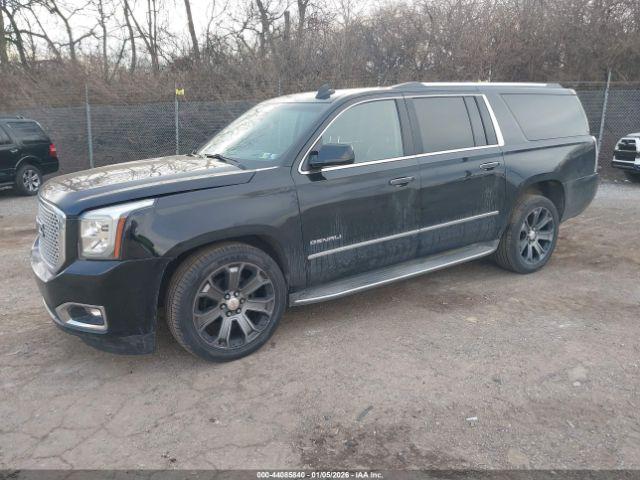 GMC Yukon Denali Image 18