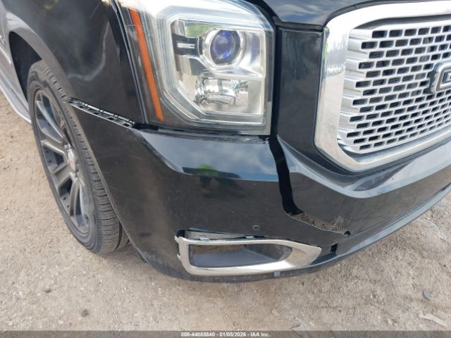 GMC Yukon Denali Image 7