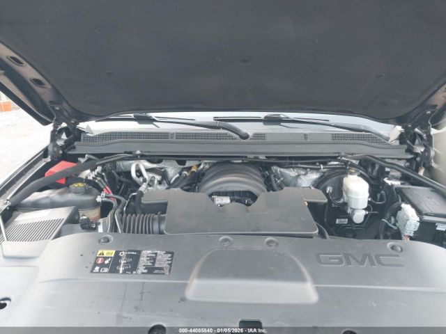 GMC Yukon Denali Image 8