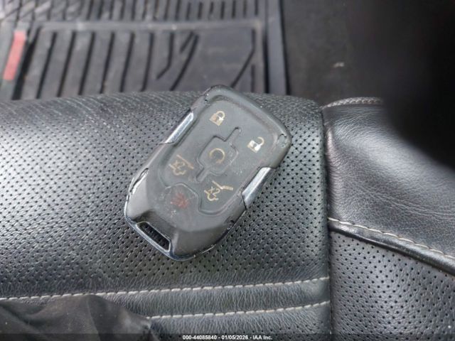 GMC Yukon Denali Image 4