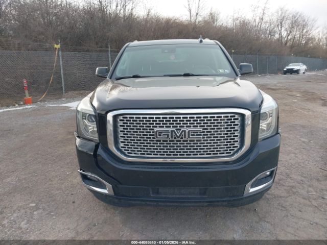GMC Yukon Denali Image 10