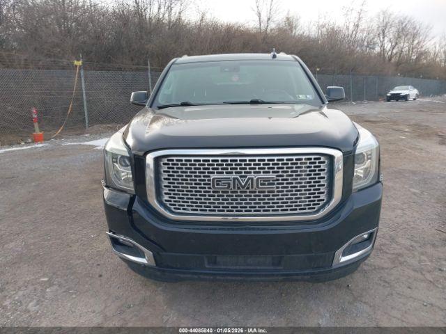 GMC Yukon Denali Image 10