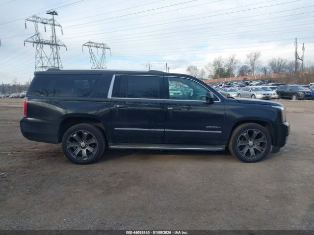 GMC Yukon Denali Image 6