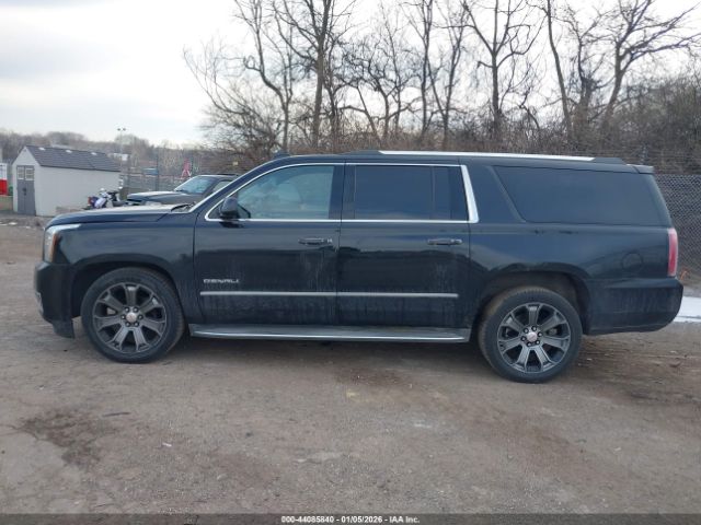 GMC Yukon Denali Image 13