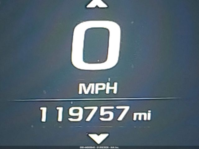 GMC Yukon Denali Image 5