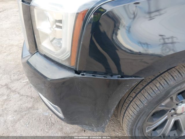 GMC Yukon Denali Image 16