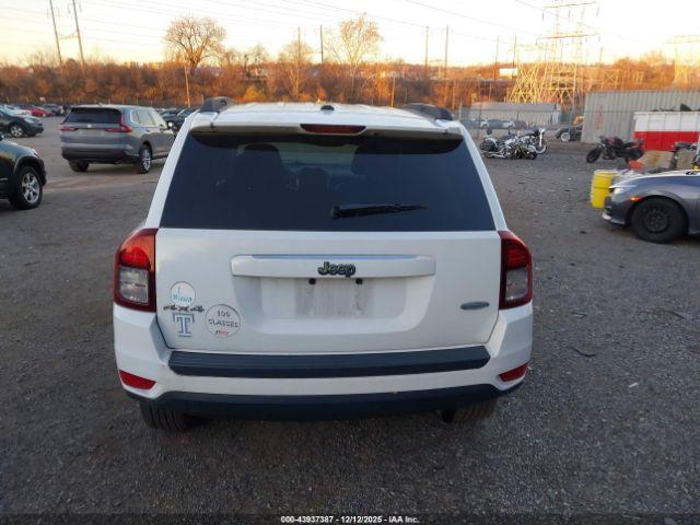 Jeep Compass Latitude 4x4 Image 13